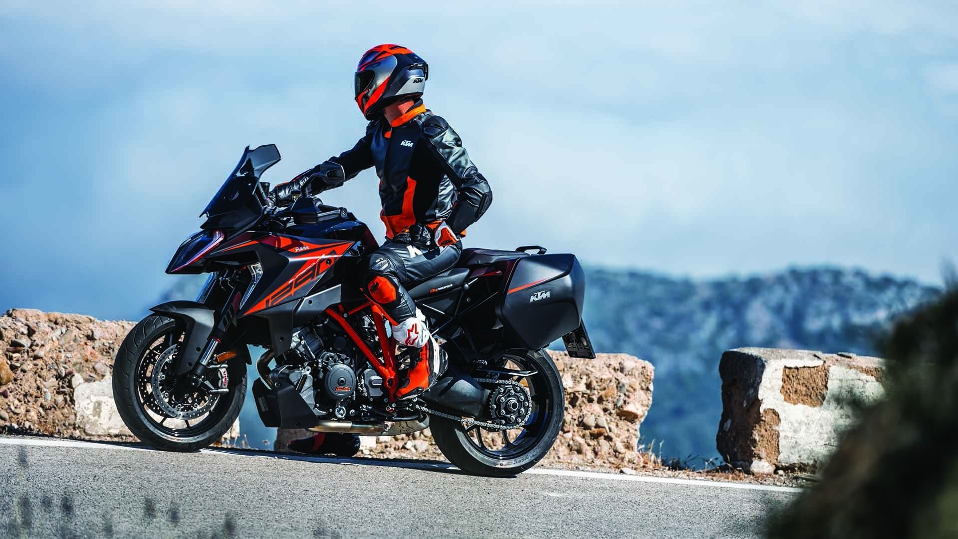 Moto - News, KTM, con i Power Days sconti su abbigliamento e accessori