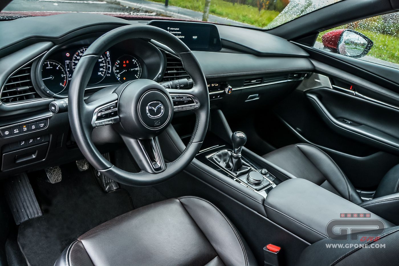 Prova Mazda 3: Su strada con la hatchback giapponese