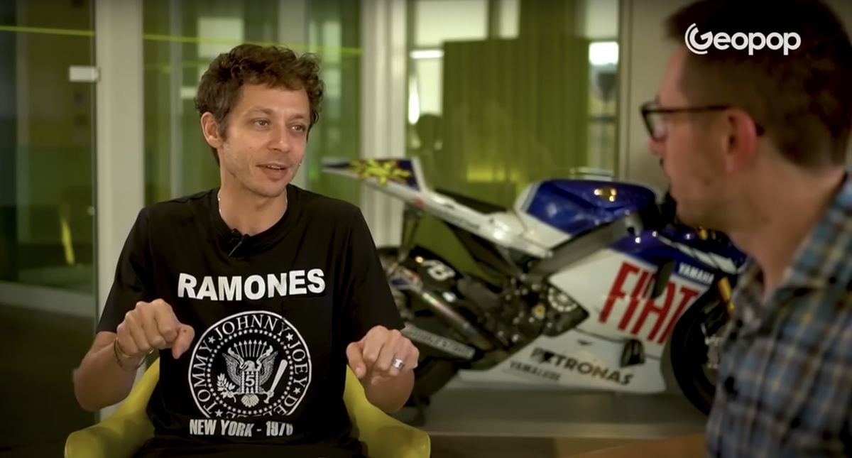 Valentino Rossi sale in cattedra: lezione di fisica su curve e highside