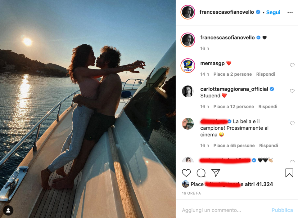 MotoGP: Valentino Rossi, holiday ... with a kiss and  Francesca before the MotoGP