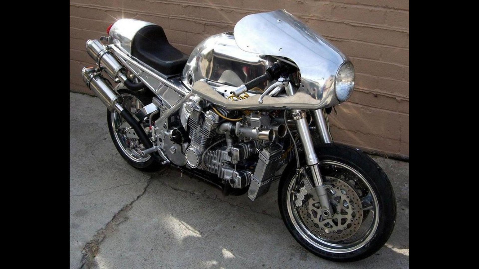Moto News Honda CBX V12 special a 48 valvole GPone
