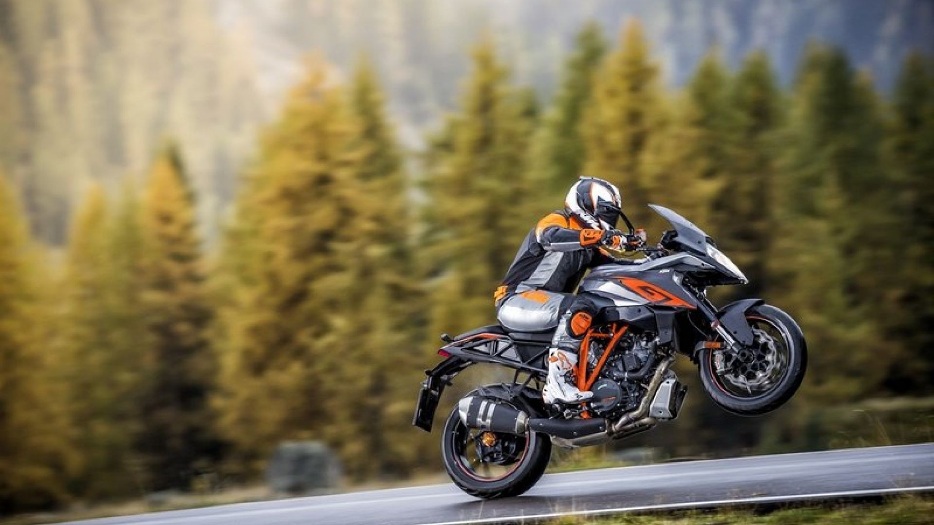 Moto News KTM 1290 Super Duke GT 2016 Dati tecnici e foto GPone