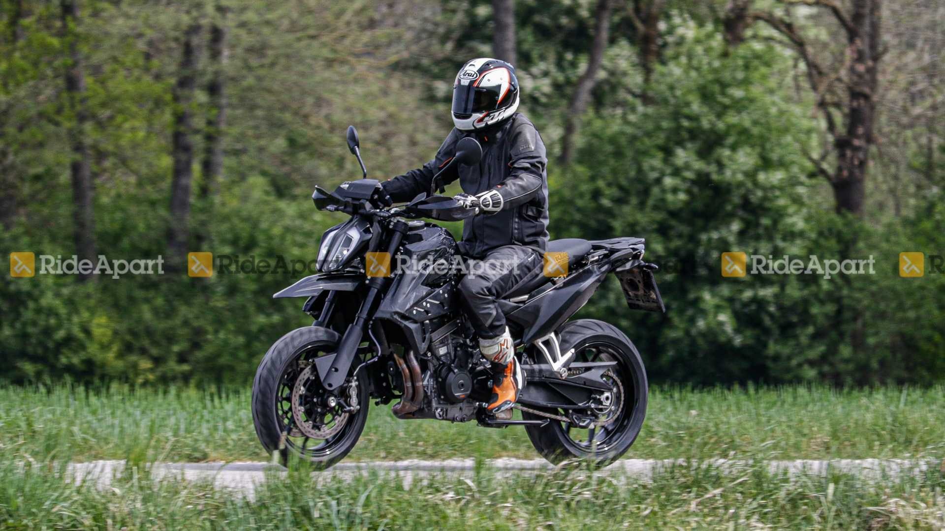 Moto News KTM al lavoro sulla 790 SMC ecco le foto spia GPone