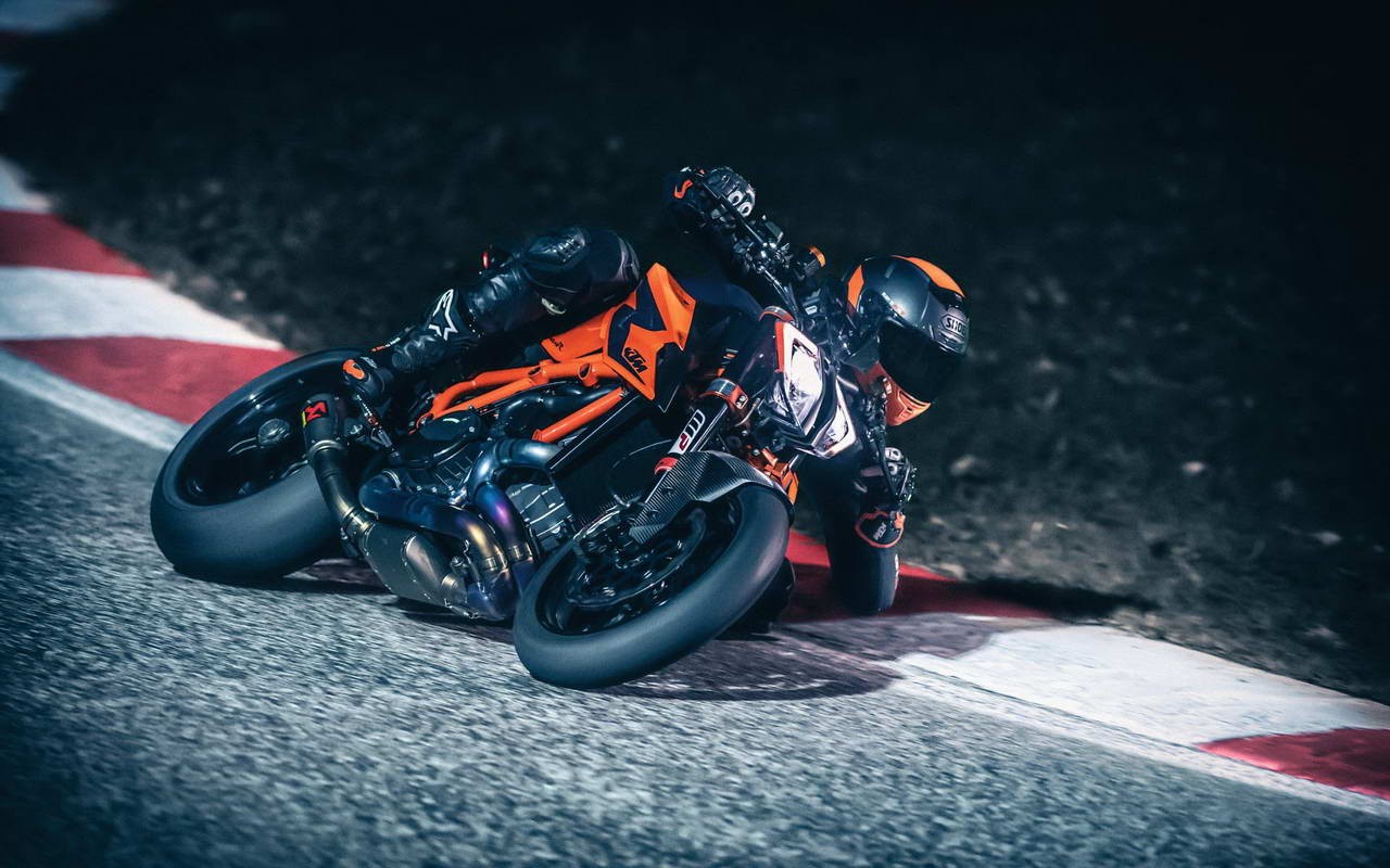 KTM 1290 Super Duke R e 890 Duke R le austriache si fanno piu cattive GPone