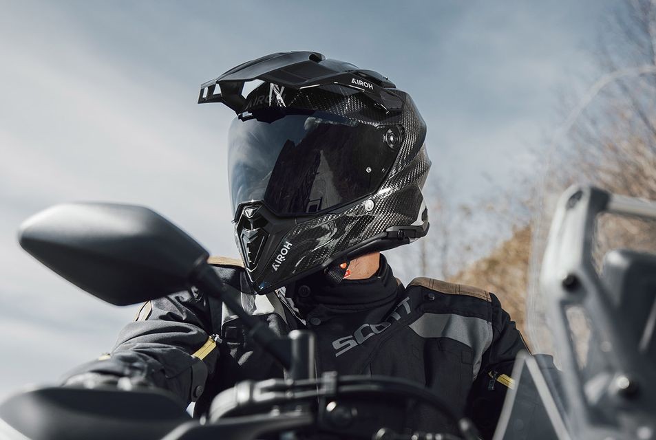 Moto - News, Airoh Commander 2: il casco crossover si rinnova profondamente