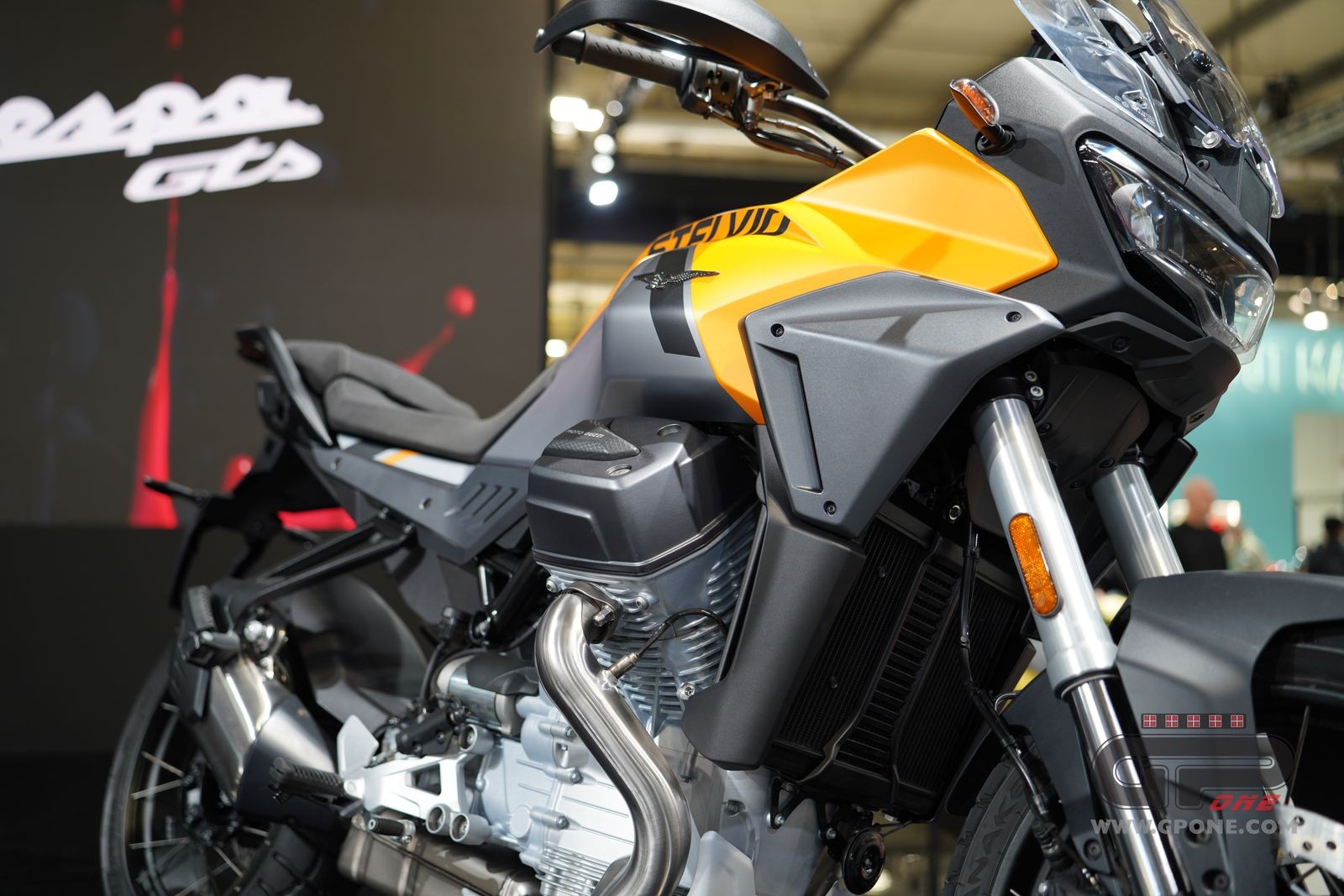 Moto Guzzi Stelvio, debutta ad EICMA 2023 la nuova on-off road 